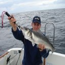 un joli bar d'environ 3 kgs pris au jig par fred de pacific peche